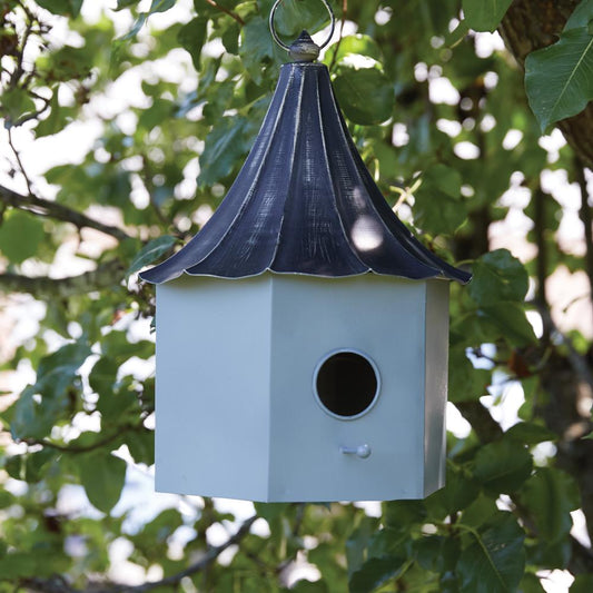 Queen Victoria Birdhouse – Elegant Metal Garden Decor
