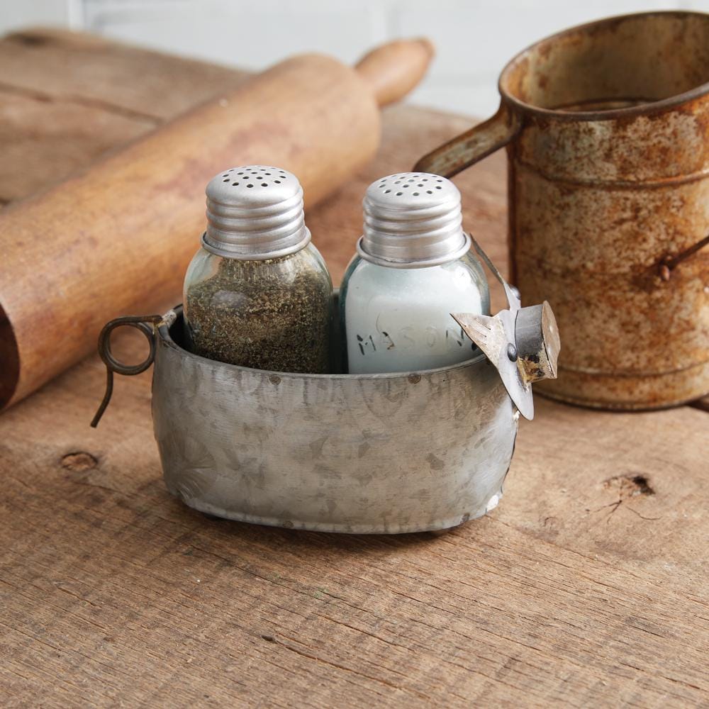 Galvanized Pig Salt & Pepper Caddy – Farmhouse Tabletop with Glass Shakers