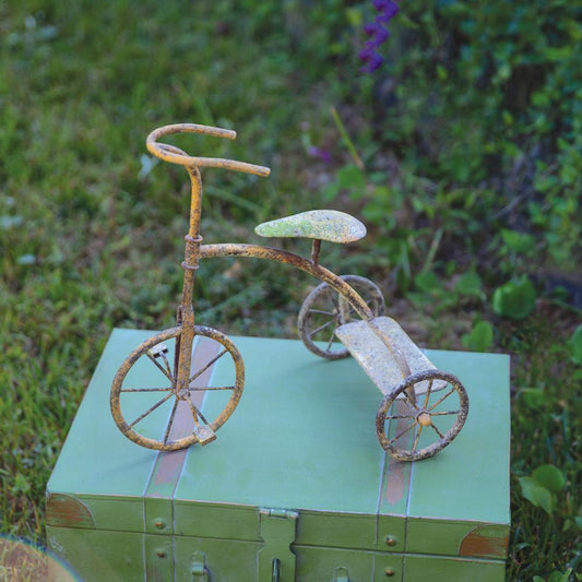 Antique-Inspired Tabletop Toy Trike – Vintage Metal Decor