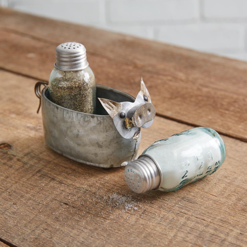Galvanized Pig Salt & Pepper Caddy – Farmhouse Tabletop with Glass Shakers
